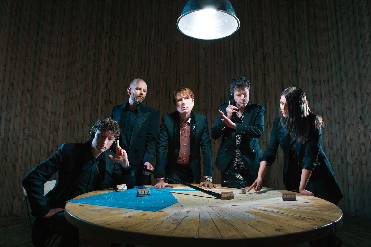 FRANZ FERDINAND: a marzo 2022 la raccolta “Hits To The Head”