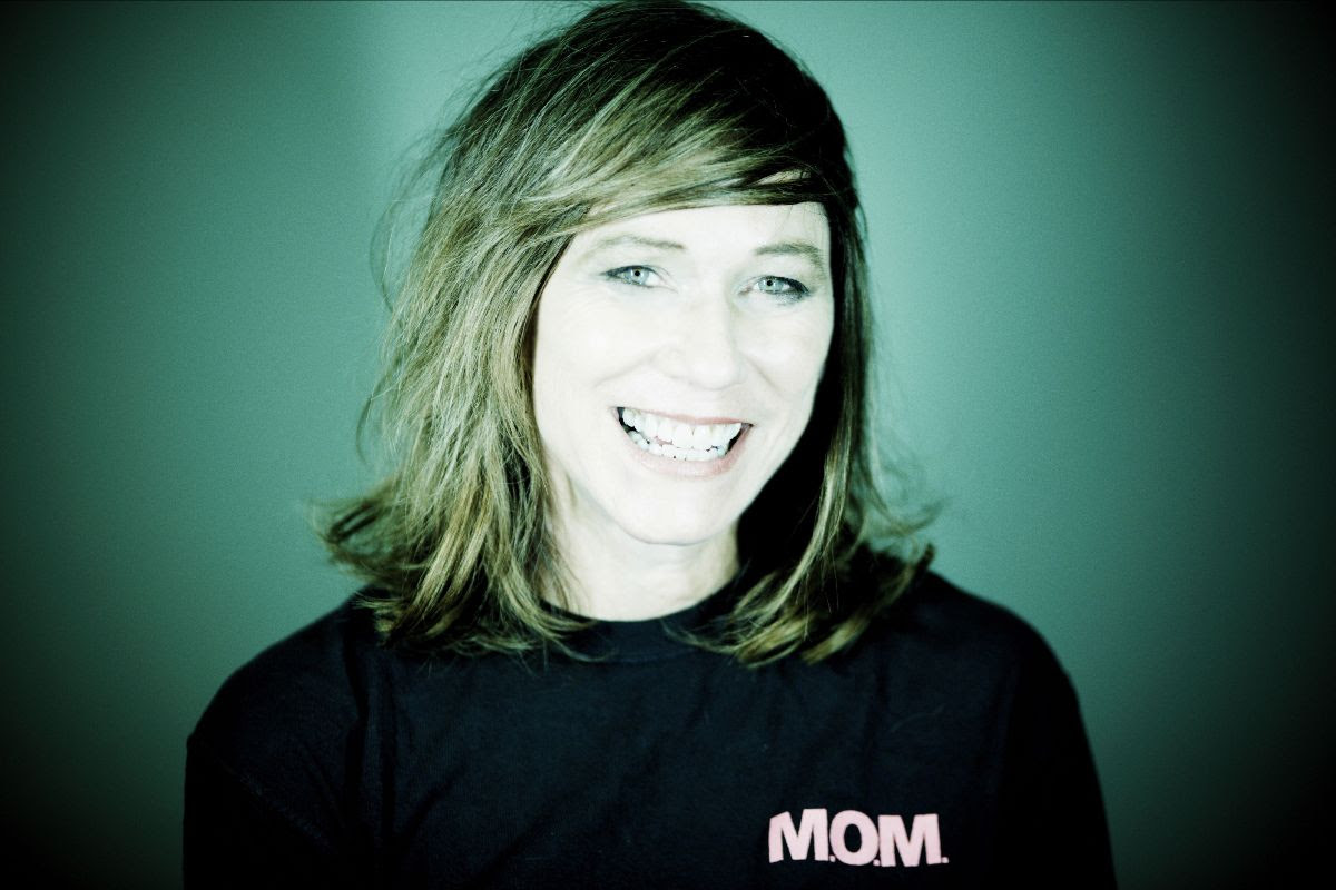 KIM DEAL: il video del nuovo brano “A Good Time Pushed”