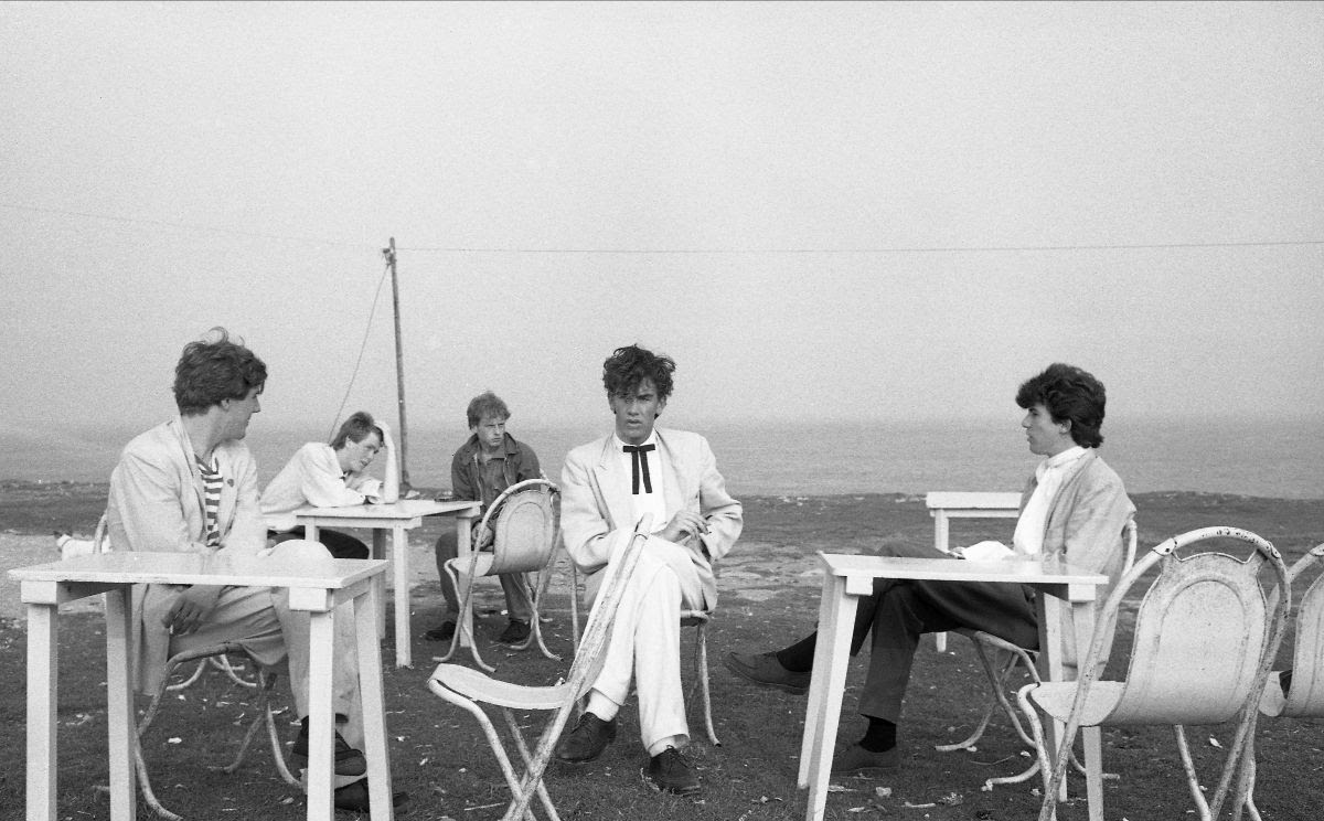 THE POP GROUP: la versione inedita in studio di “Kiss The Book”