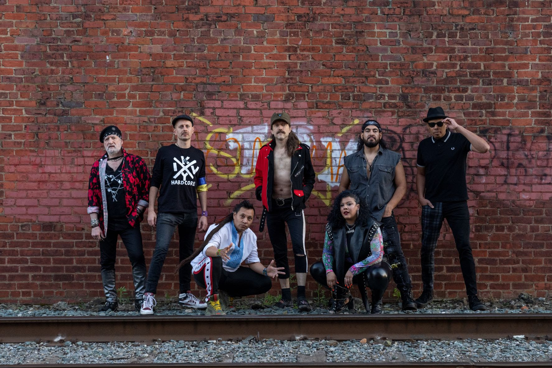 GOGOL BORDELLO: il video del nuovo brano “Take Only What You Can Carry”