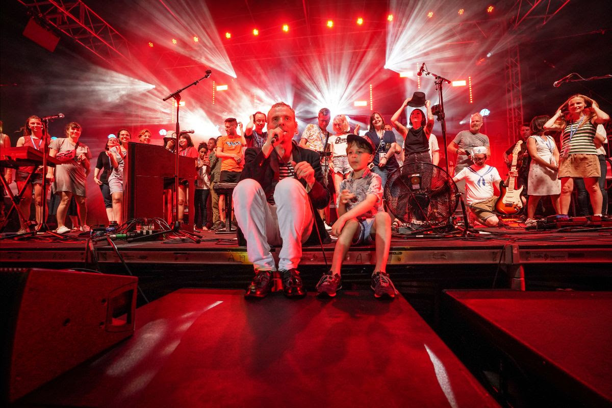 BELLE AND SEBASTIAN: a dicembre il live album “What To Look For In Summer”