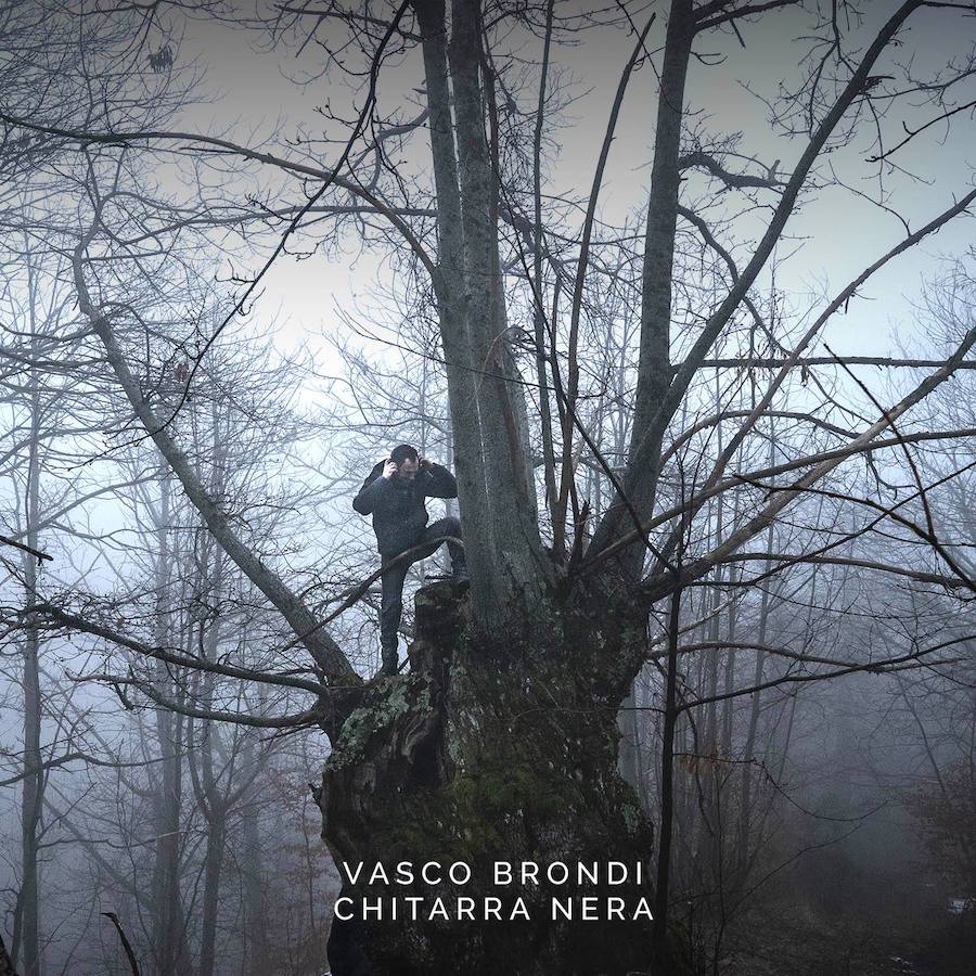 VASCO BRONDI: il nuovo singolo “Chitarra Nera”