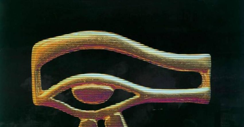 Un disco di pietra e neon: “Vision Thing” dei Sister of Mercy