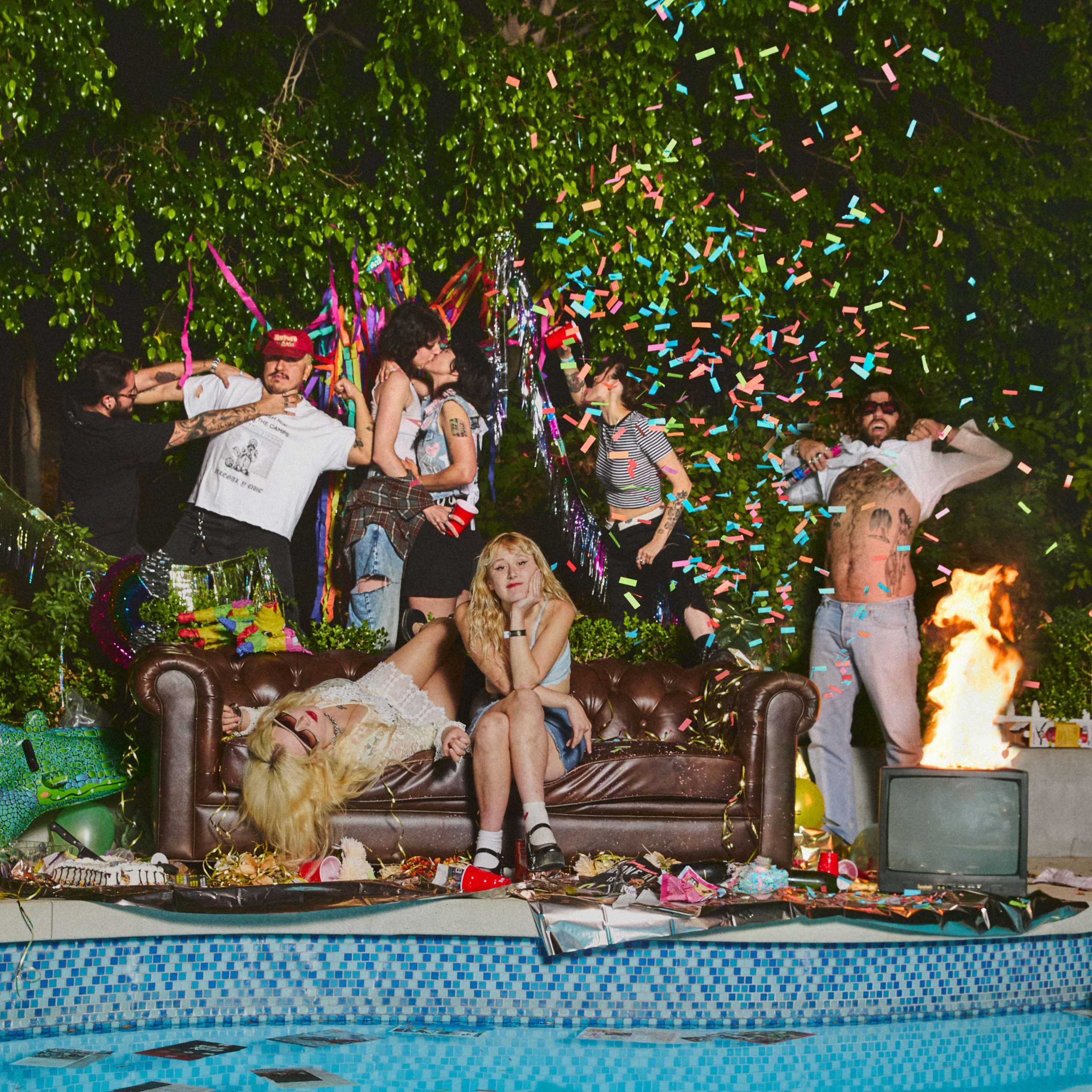 Lambrini Girls – Who Let the Dogs Out